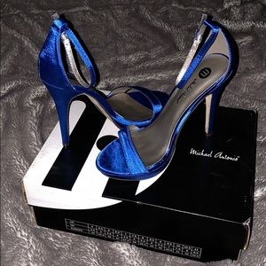 Michael Antonio satin blue pumps